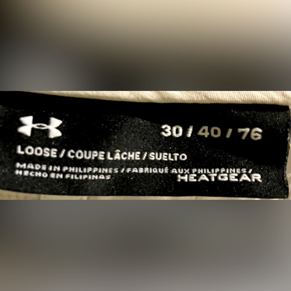 UNDER ARMOUR men’s white shorts, size 30, wrinkle due to folding, pre-loved - Picture 6 of 7